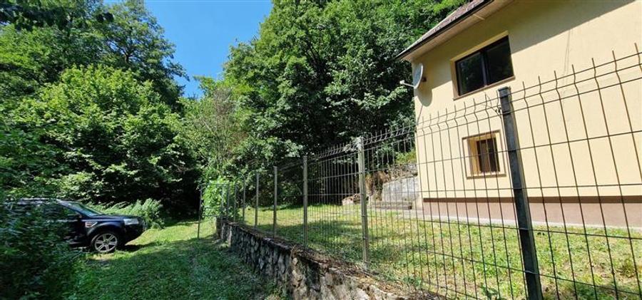 Casă individuală cu 5 camere cu Teren 2122 Mp în Lendt