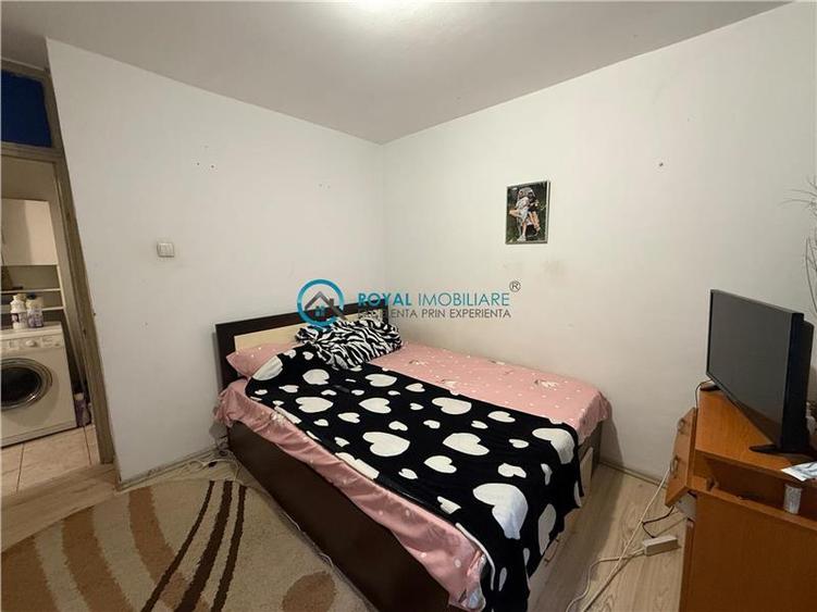 Apartament cu 3 camere decomandat în Mihai Bravu