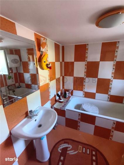 Casă cu 5 camere decomandat cu Teren 1350 Mp în Vintilă Vodă