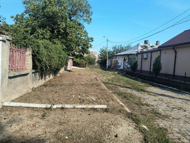 Casă individuală cu 3 camere cu Canalizare în Central