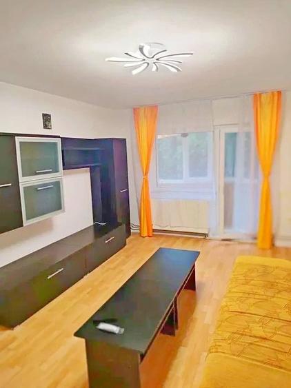 Apartament cu 3 camere decomandat în Bucovina