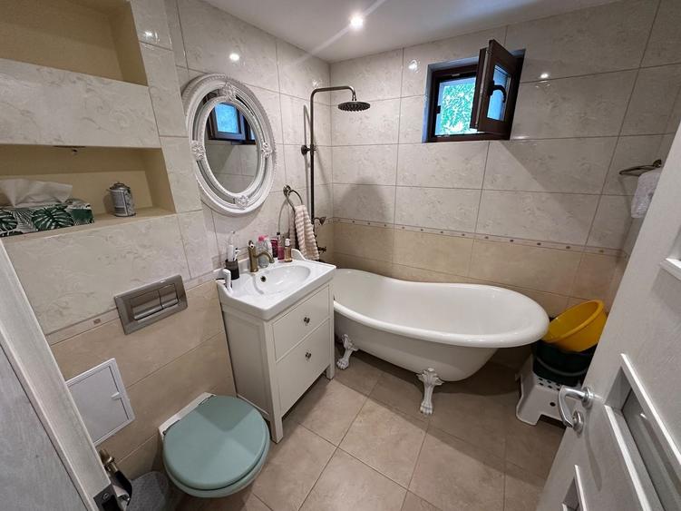 Apartament cu 3 camere decomandat în Baba Novac