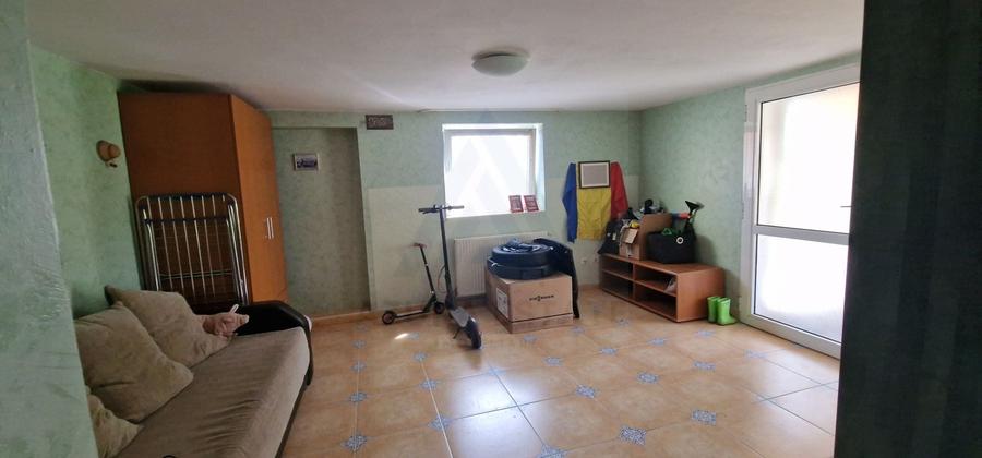 Casă individuală cu 8 camere cu Canalizare în Șura Mică