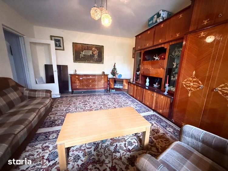 Apartament cu 3 camere decomandat în 1 Decembrie