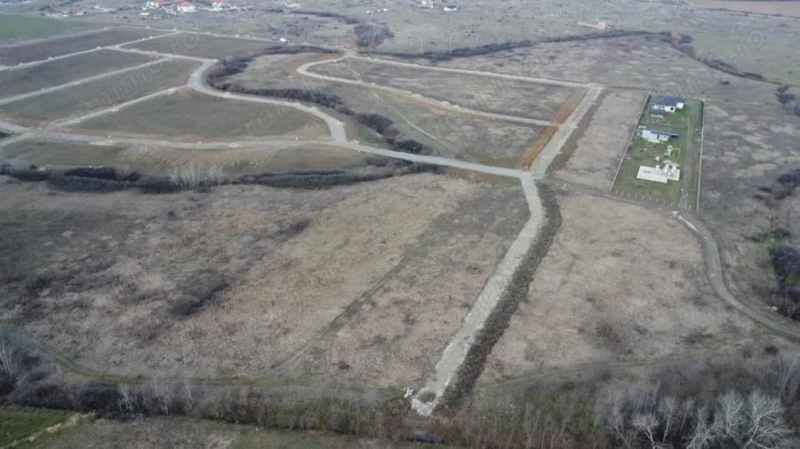 Teren de 5000 mp, în Albina