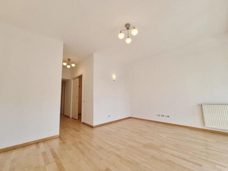 Apartament cu 4 camere semidecomandat în Capitale