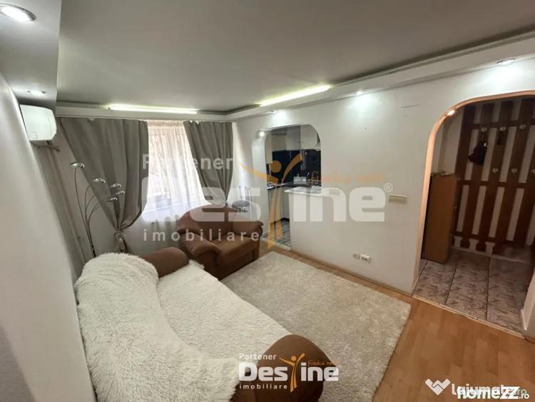 Apartament cu 3 camere semidecomandat în Podu Roș