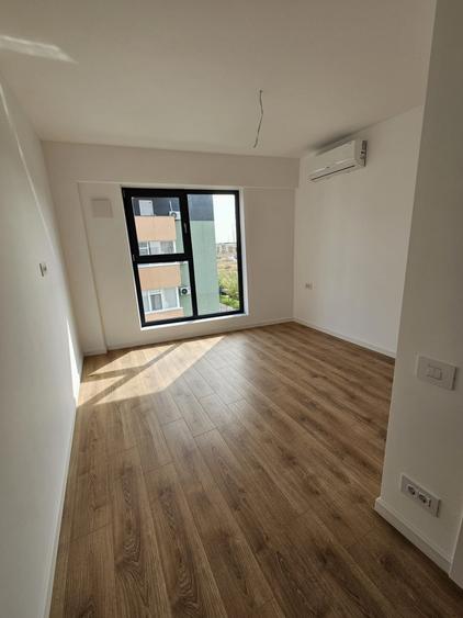 Apartament cu 3 camere decomandat în Titan