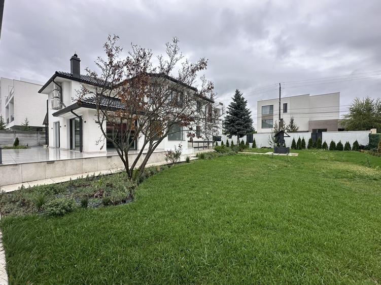 Casă individuală cu 10 camere cu Canalizare în Pipera