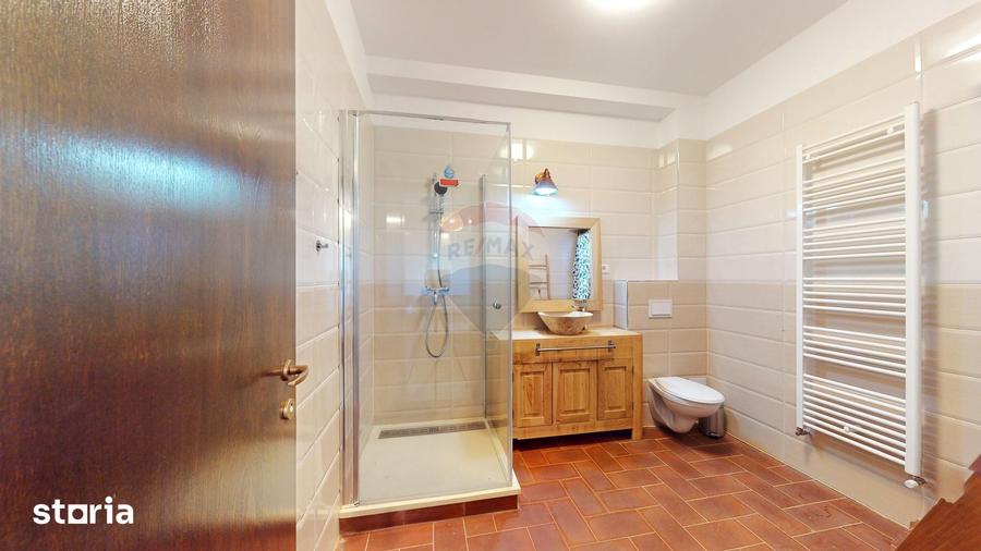 Casă cu 7 camere cu Teren 1672 Mp în Bran