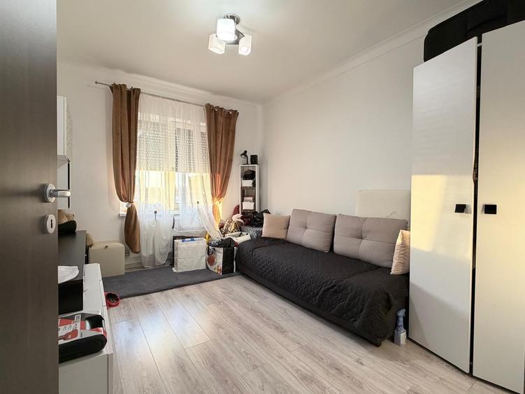 Apartament cu 3 camere decomandat în Braytim