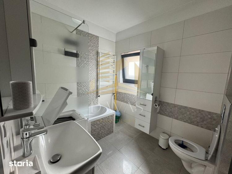 Apartament cu 3 camere semidecomandat în Borhanci