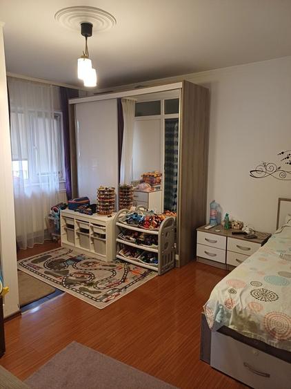Casă cu 5 camere cu Canalizare în Central