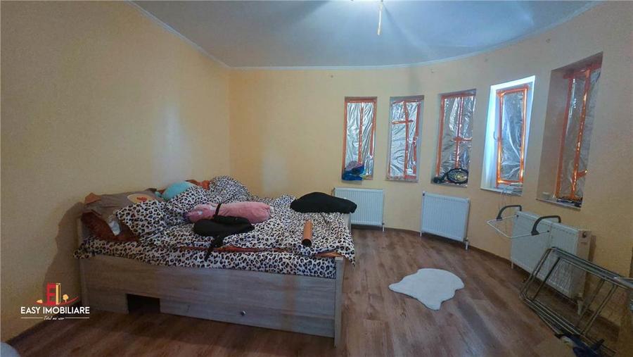Casă individuală cu 3 camere cu Teren 678 Mp în Central
