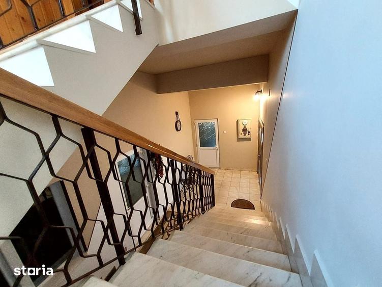 Casă cu 6 camere cu Teren 250 Mp în Central