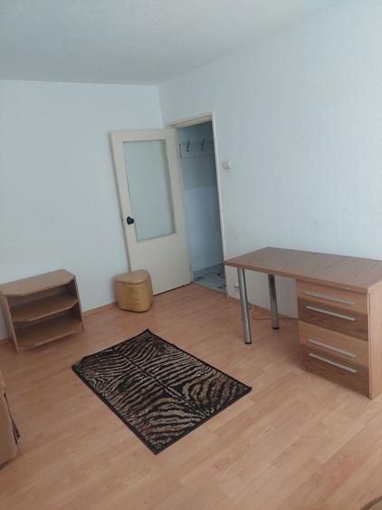 Apartament cu 2 camere nedecomandat în Mihai Bravu