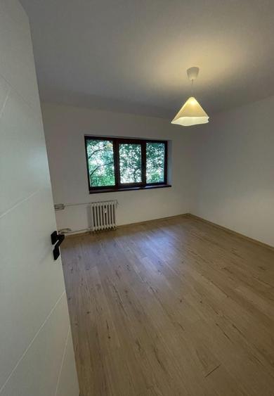 Apartament cu 2 camere decomandat în Apusului