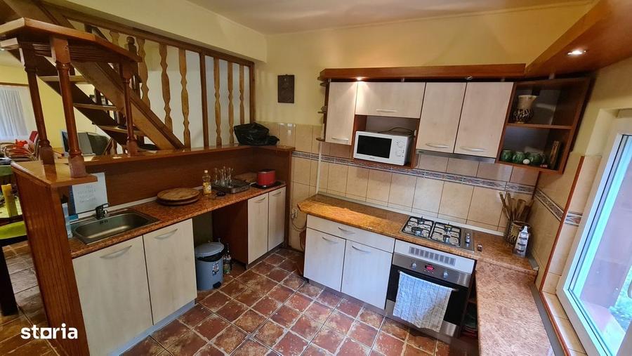 Casă cu 4 camere în Lotrioara