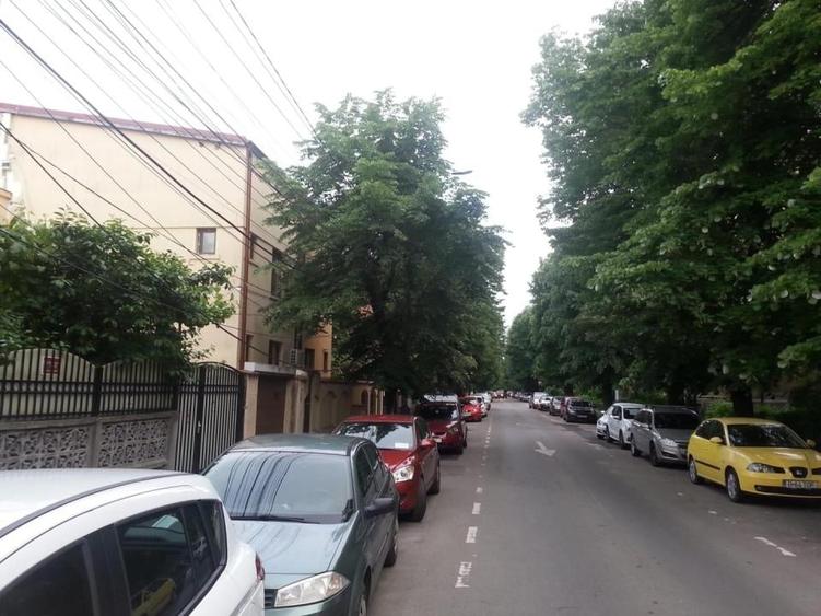 Casă cu 4 camere cu Canalizare în Mihai Bravu