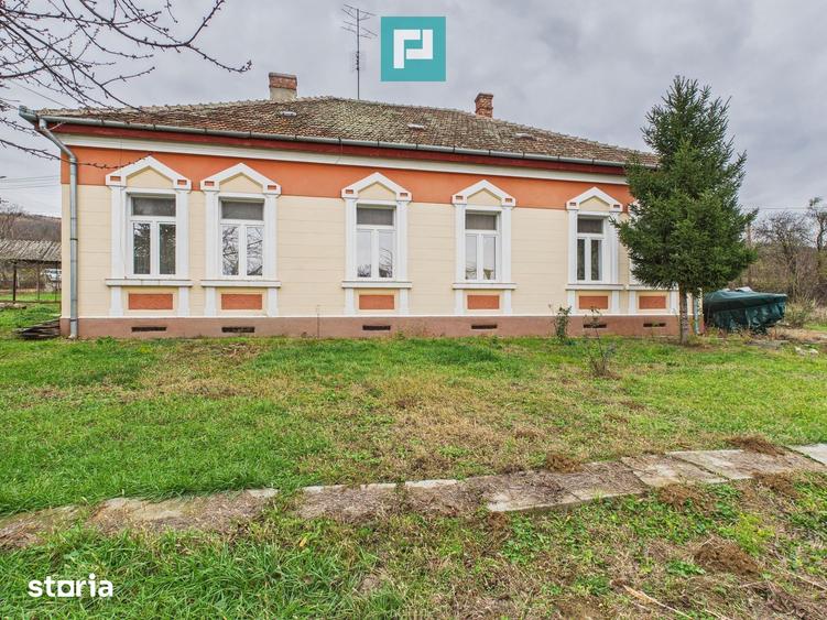 Casă cu 7 camere cu Teren 2703 Mp în Mașloc