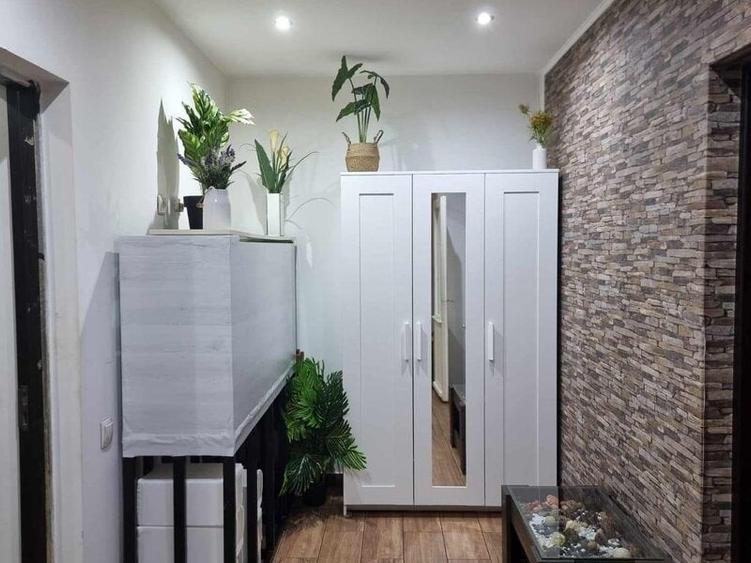 Apartament cu 2 camere decomandat, mobilat în Universitate