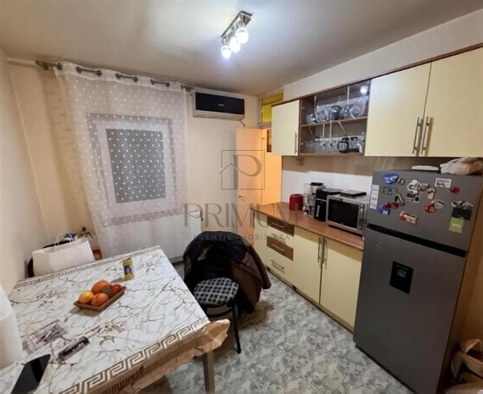 Apartament cu 3 camere decomandat, mobilat în Bucovina