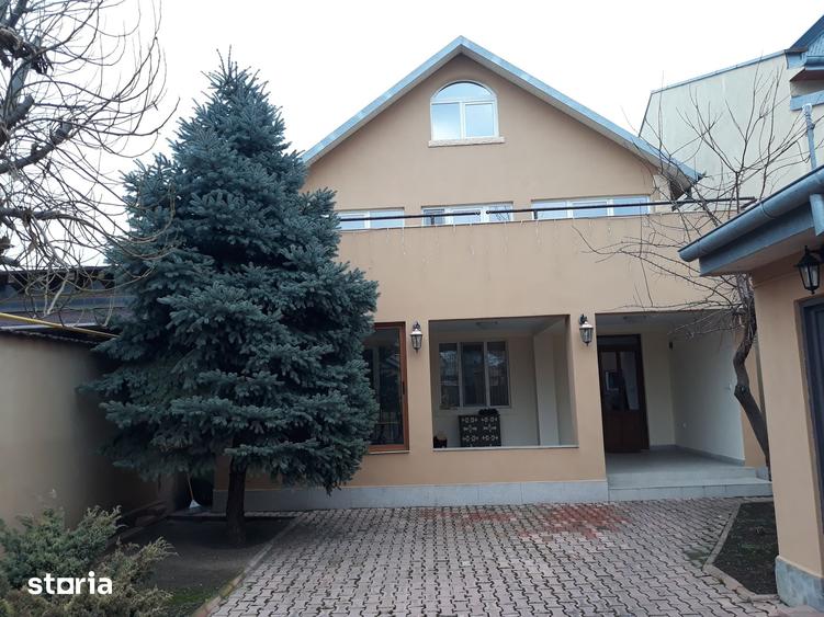 Casă cu 5 camere cu Teren 404 Mp în Central