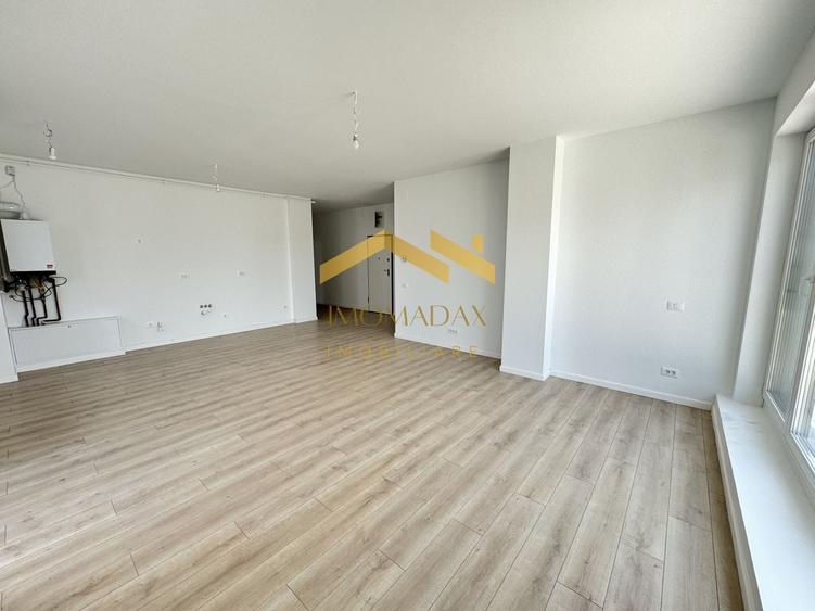 Penthouse cu 3 camere decomandat în Aradului