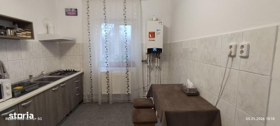 Casă cu 4 camere în Stoenești