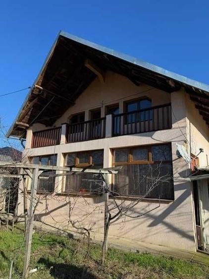 Casă cu 3 camere în Stoenești