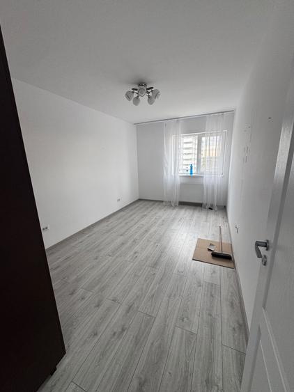Apartament cu 3 camere decomandat în Brâncoveanu