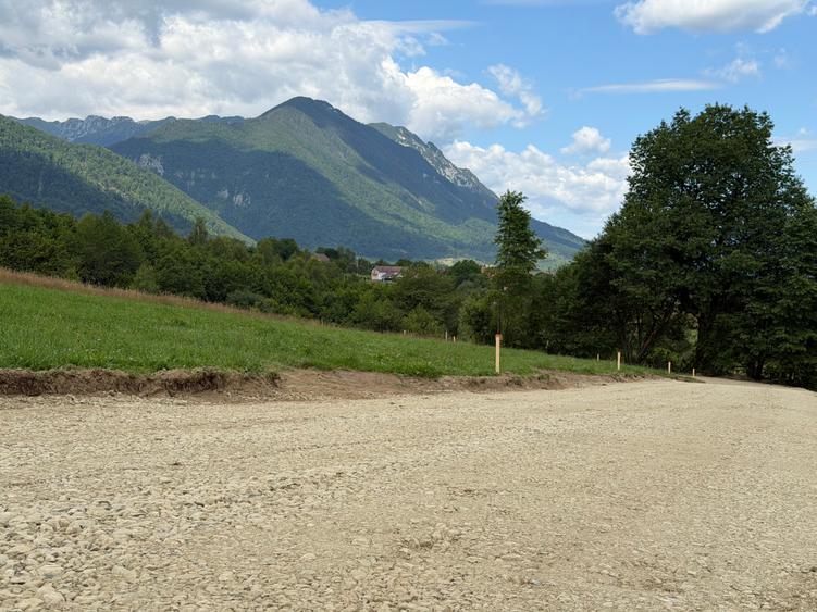 Teren Construcții intravilan de 1000 mp, în Râșnov