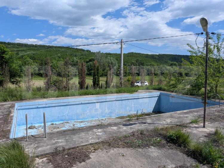 Teren de 957 mp, în Valea