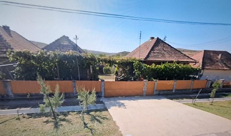 Casă cu 4 camere cu Teren 1200 Mp în Central