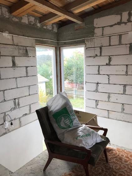 Casă cu 2 camere cu Teren 1200 Mp în Central