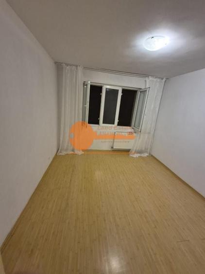 Apartament cu 2 camere semidecomandat în Apusului