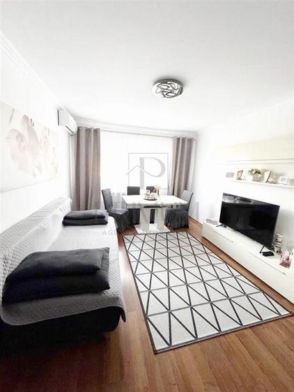 Apartament cu 3 camere semidecomandat, mobilat în Cetății