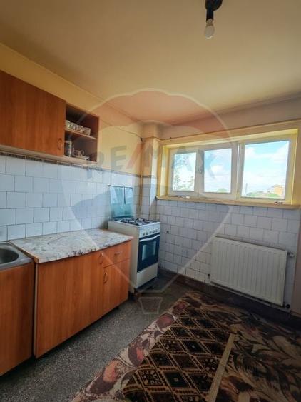 Apartament cu 4 camere semidecomandat în Central