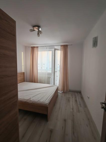 Apartament cu 3 camere semidecomandat în Semicentral