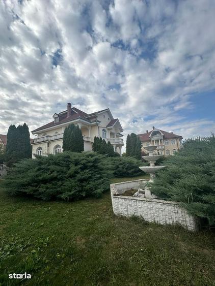 Casă cu 7 camere cu Teren 1200 Mp în Sânmartin