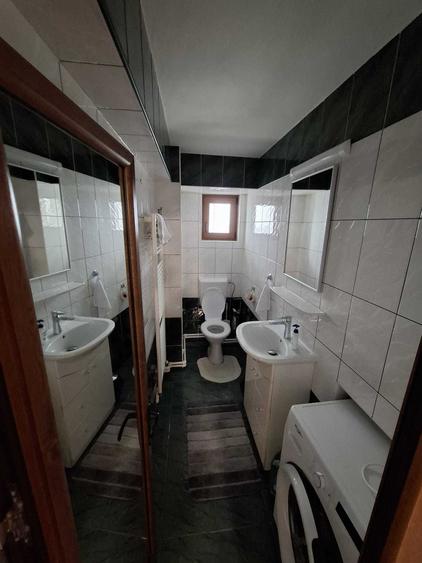 Apartament cu 3 camere decomandat în Exterior Vest