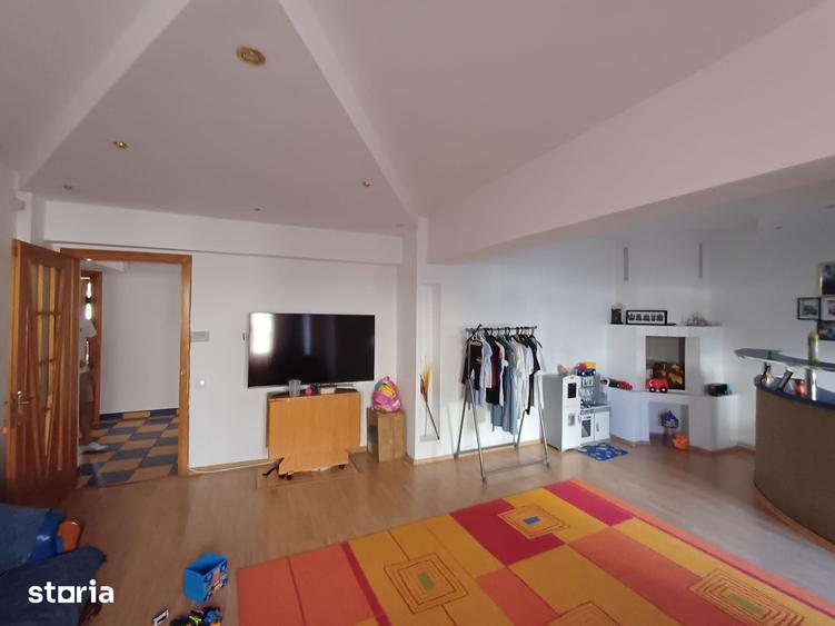 Apartament cu 3 camere decomandat în Republicii