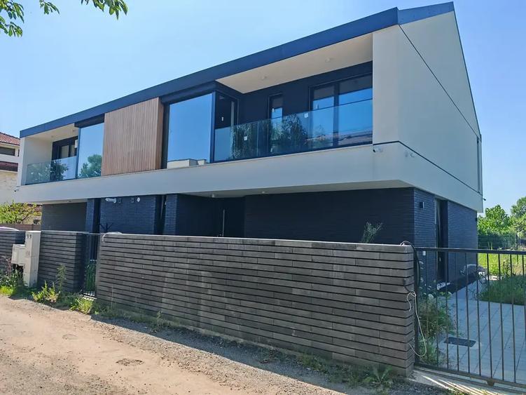 Duplex cu 4 camere cu Canalizare în Corbeanca