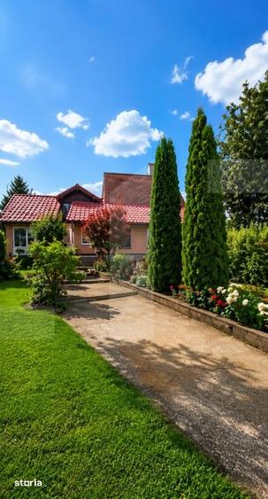 Casă cu 6 camere cu Teren 3000 Mp în Central