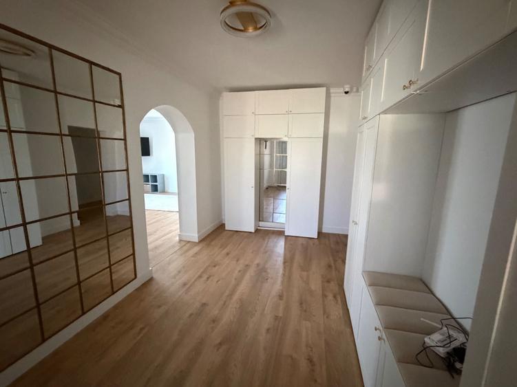 Casă cu 3 camere cu Teren 1300 Mp în Ciofliceni