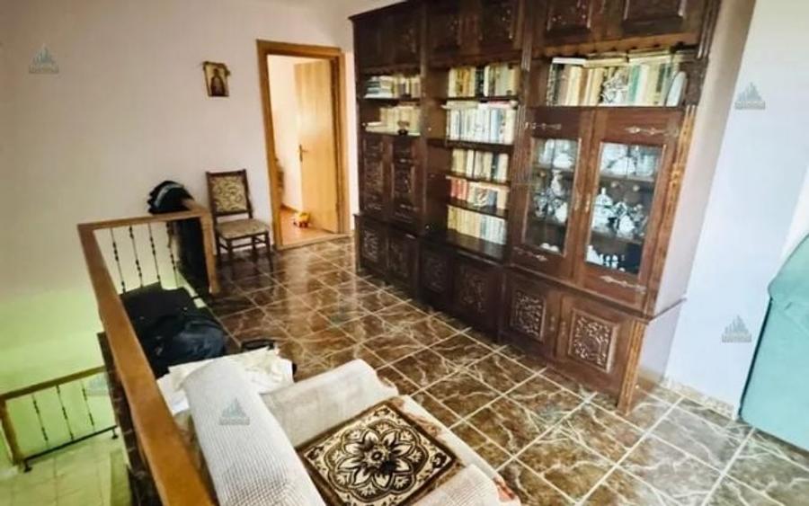Casă individuală cu 5 camere cu Canalizare în Central