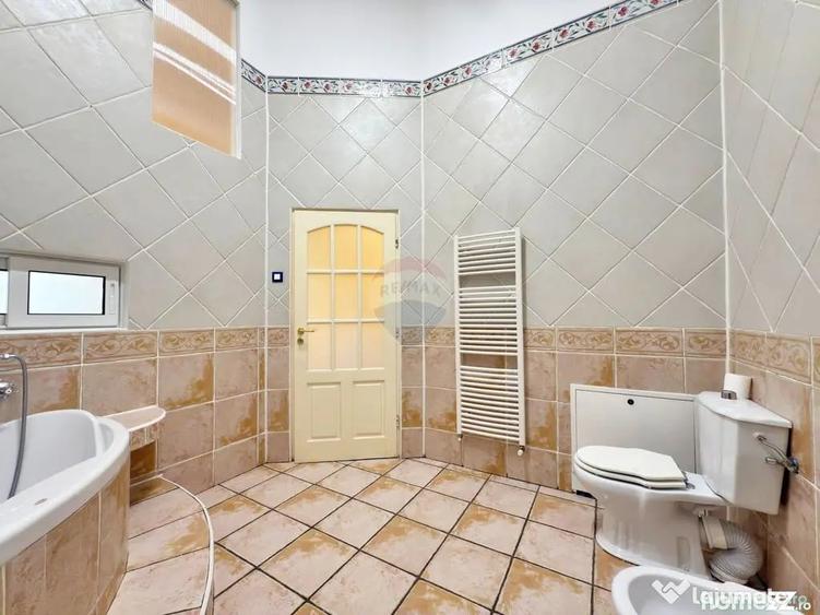 Spațiu comercial, de 100 mp, în Central