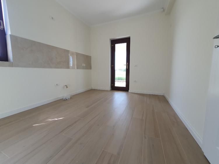 Duplex cu 5 camere cu Teren 300 Mp în Dumbrăvița