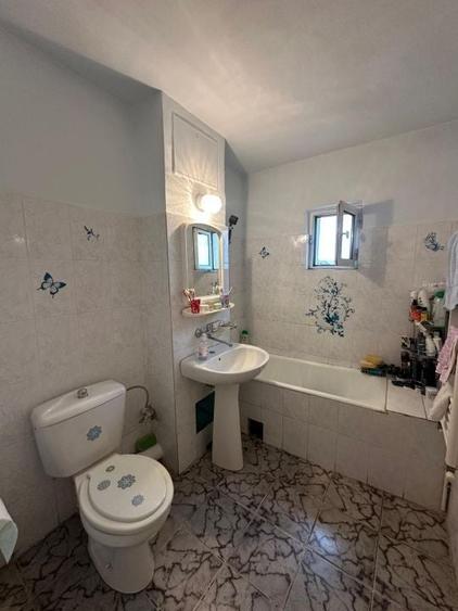 Apartament cu 3 camere decomandat, mobilat în Cornitoiu