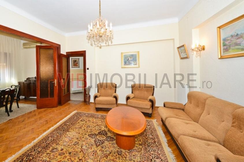 Apartament cu 4 camere semidecomandat în Aviatorilor